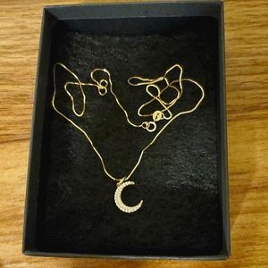 14kt Yellow Gold Crescent Moon Necklace